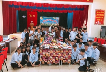 Tổ chức “ Vui Tết Trung thu” cho các em học sinh - sinh viên
